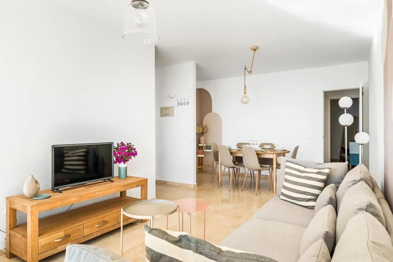 La Nea Beach Apartment Radazul